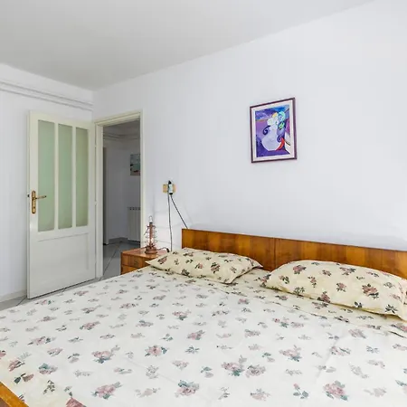 Cozy In With House A Panoramic View Ika