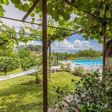 Gorgeous In With Swimming Pool *