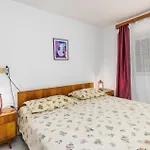 Gorgeous In With Swimming Pool Apartament